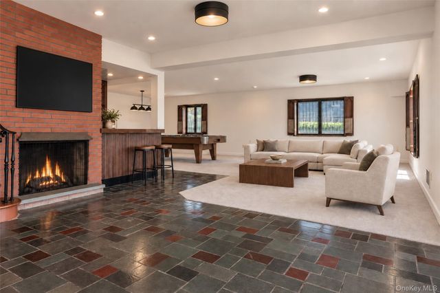73 Kensington Oval, New Rochelle, NY 10805