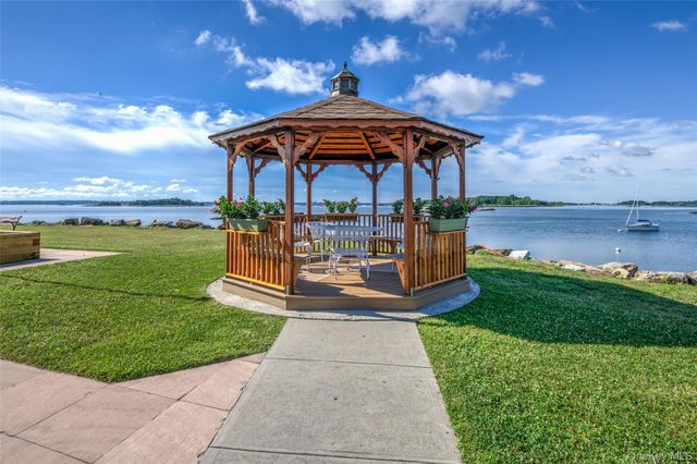 73 Kensington Oval, New Rochelle, NY 10805