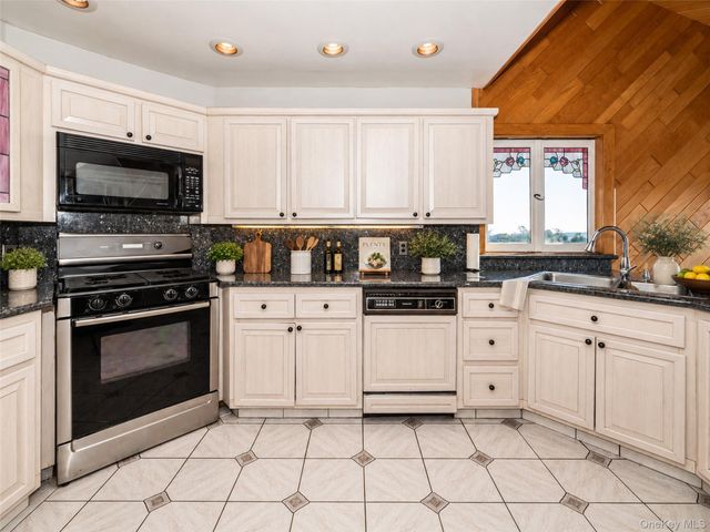 73 Kensington Oval, New Rochelle, NY 10805