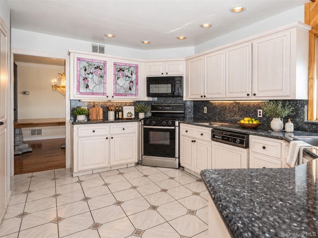 73 Kensington Oval, New Rochelle, NY 10805