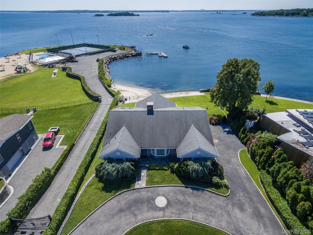 73 Kensington Oval, New Rochelle, NY 10805 — exterior