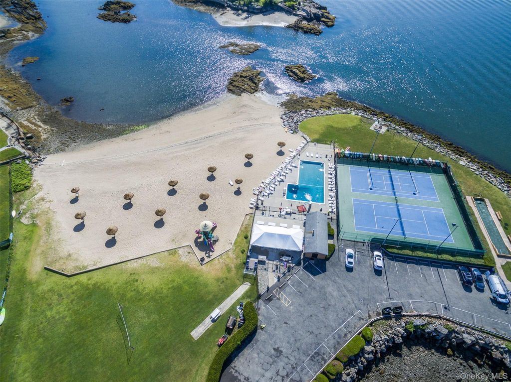 73 Kensington Oval, New Rochelle, NY 10805 — photo 4