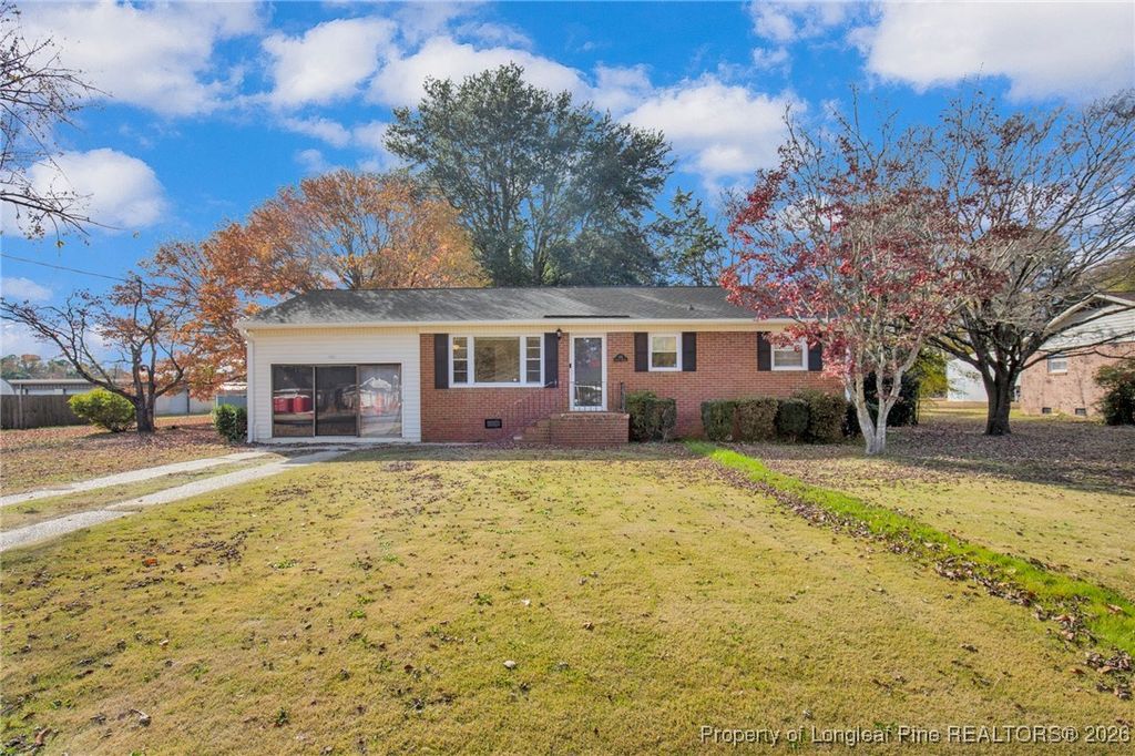 125 W Palmer Street, Raeford, NC 28376