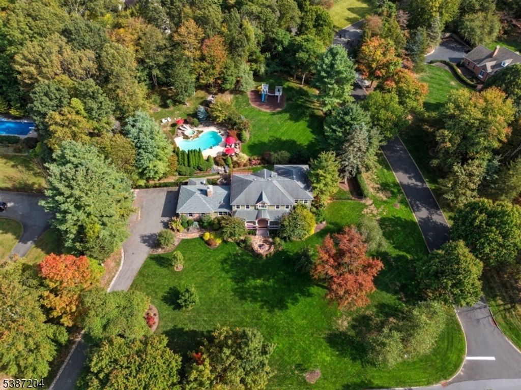 38 Old Farmstead Rd, Chester Twp., NJ 07930