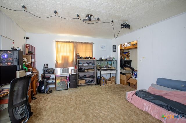 705 W Ash Street, Edna, TX 77957