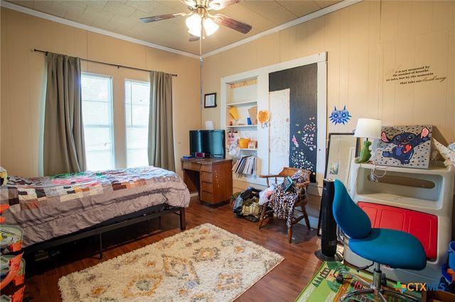 705 W Ash Street, Edna, TX 77957