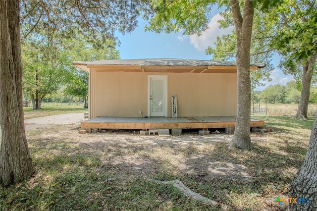 705 W Ash Street, Edna, TX 77957