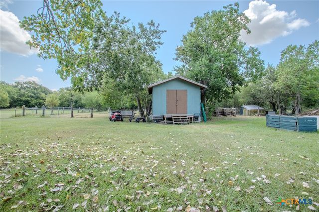 705 W Ash Street, Edna, TX 77957