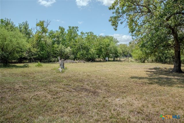 705 W Ash Street, Edna, TX 77957