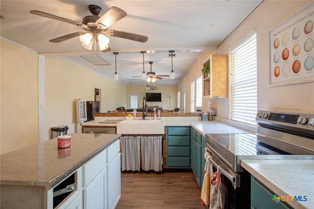 705 W Ash Street, Edna, TX 77957