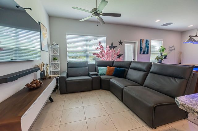 861 NE WHISTLING DUCK Way, Port St. Lucie, Port St Lucie, FL 34983
