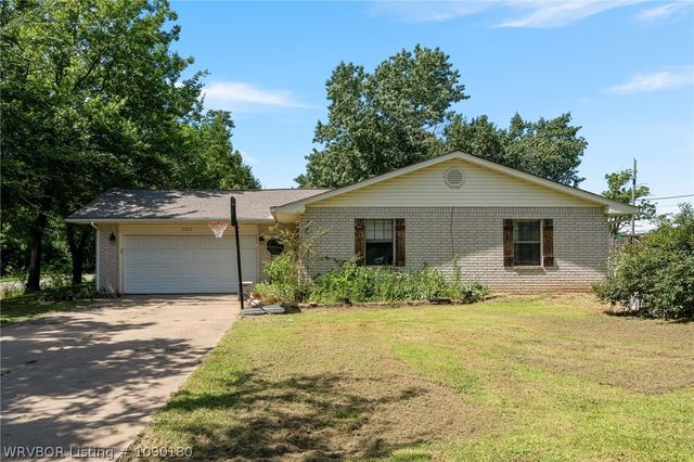 2306 Pevehouse Road, Van Buren, AR 72956