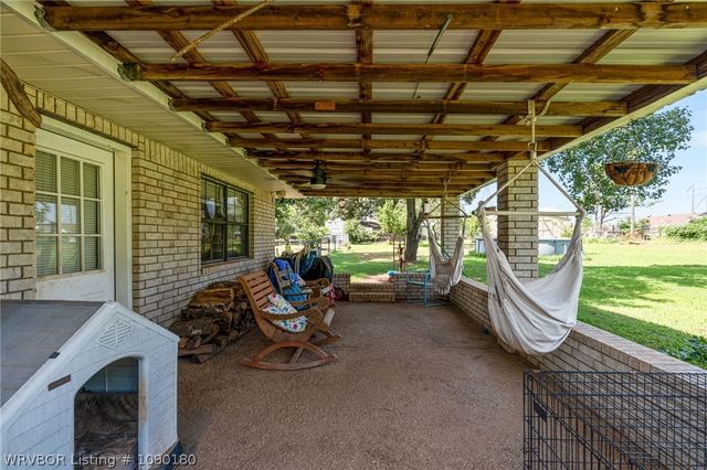 2306 Pevehouse Road, Van Buren, AR 72956