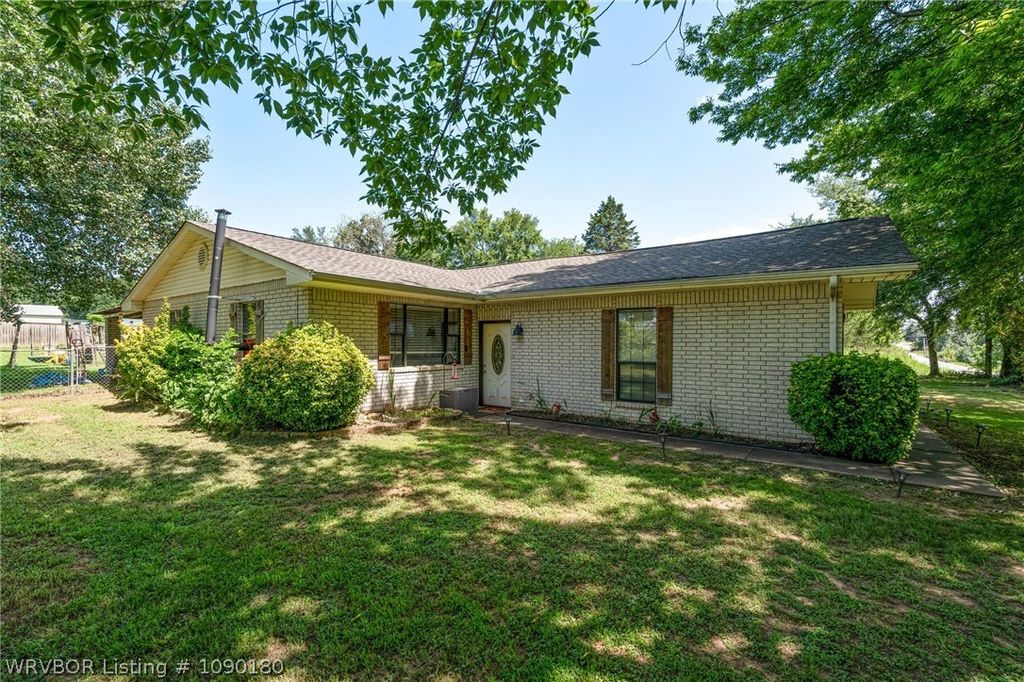 2306 Pevehouse Road, Van Buren, AR 72956