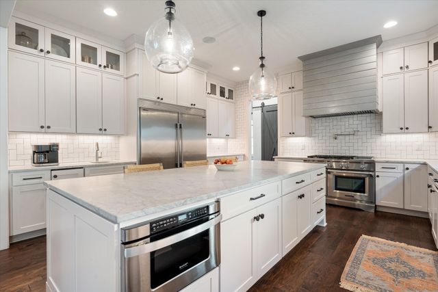 1023 Stockett Dr, Nashville, TN 37221