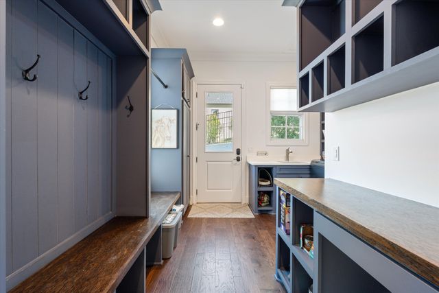 1023 Stockett Dr, Nashville, TN 37221