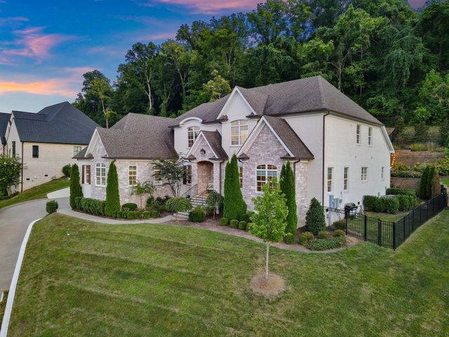 1023 Stockett Dr, Nashville, TN 37221