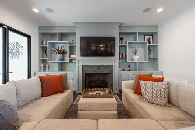 1023 Stockett Dr, Nashville, TN 37221