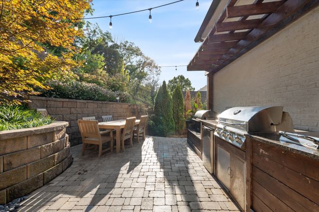 1023 Stockett Dr, Nashville, TN 37221