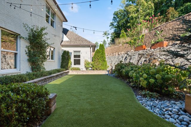 1023 Stockett Dr, Nashville, TN 37221