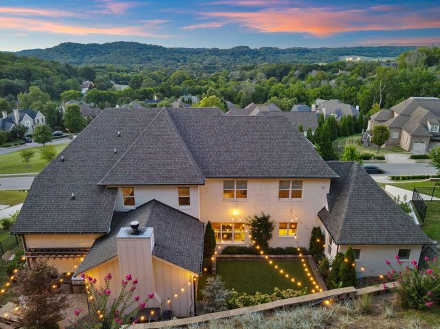 1023 Stockett Dr, Nashville, TN 37221