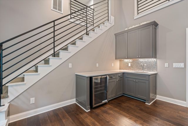 1023 Stockett Dr, Nashville, TN 37221