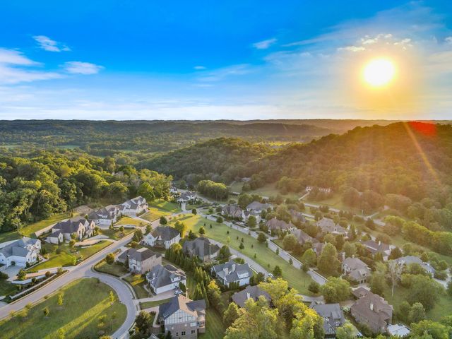 1023 Stockett Dr, Nashville, TN 37221