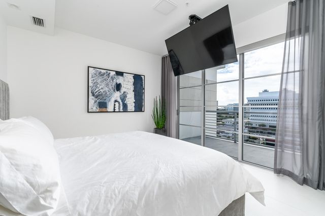 155 E BOCA RATON Road 820, Boca Raton, FL 33432