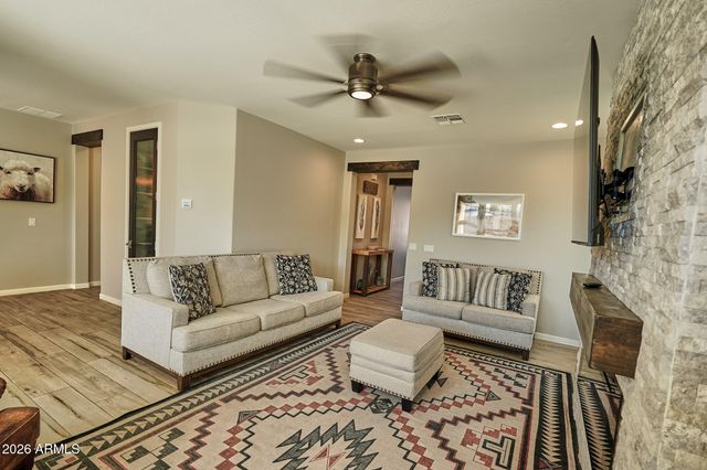 16622 S 6TH Place, Phoenix, AZ 85048