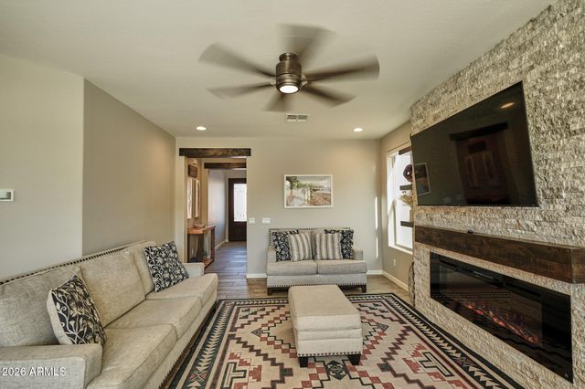 16622 S 6TH Place, Phoenix, AZ 85048