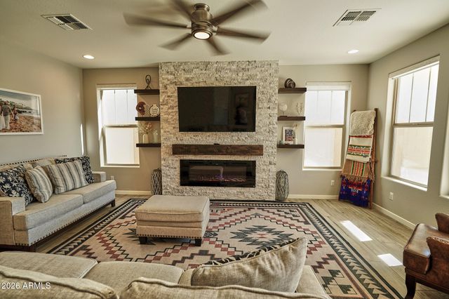 16622 S 6TH Place, Phoenix, AZ 85048