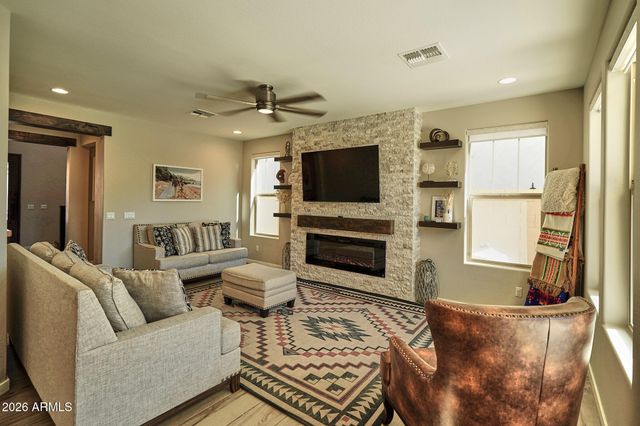 16622 S 6TH Place, Phoenix, AZ 85048