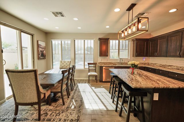 16622 S 6TH Place, Phoenix, AZ 85048