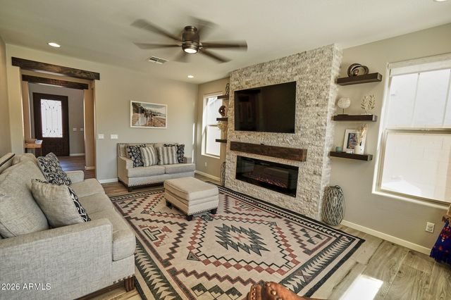 16622 S 6TH Place, Phoenix, AZ 85048