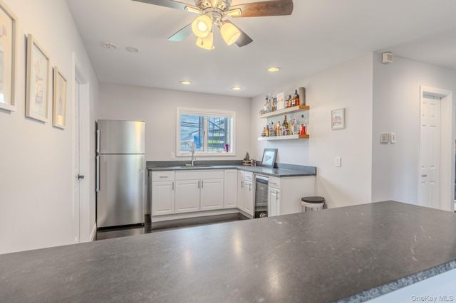 4 Lorraine Road, Island Park, NY 11558