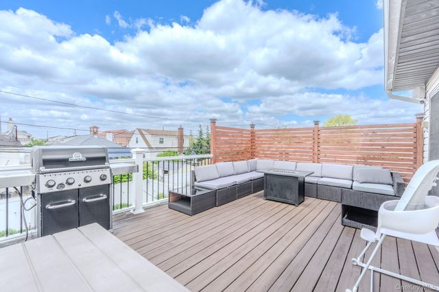 4 Lorraine Road, Island Park, NY 11558