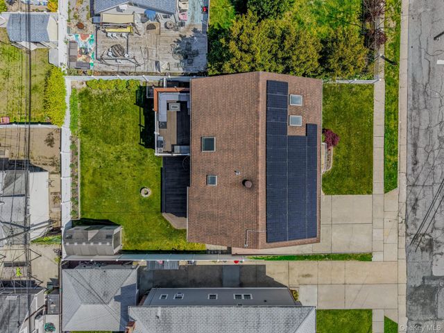 4 Lorraine Road, Island Park, NY 11558