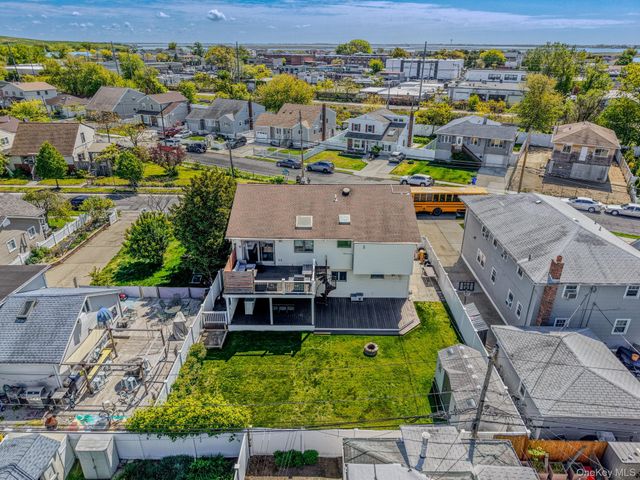 4 Lorraine Road, Island Park, NY 11558