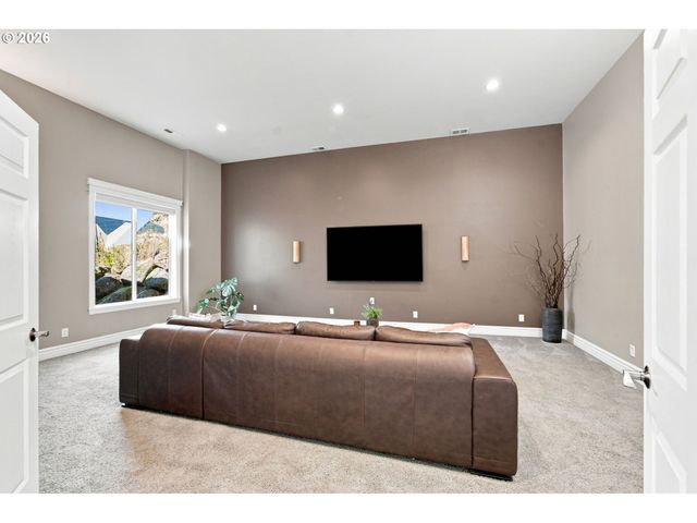 2304 Nw 209TH St, Ridgefield, WA 98642