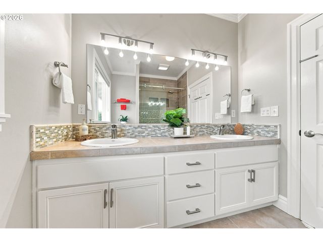 2304 Nw 209TH St, Ridgefield, WA 98642