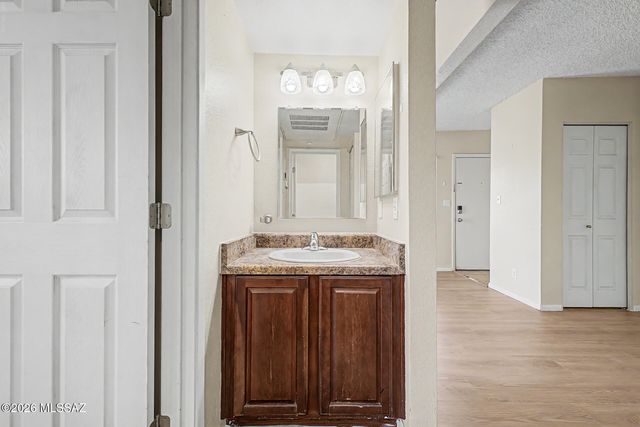 1745 E Glenn St Apt 202, Tucson, AZ 85719