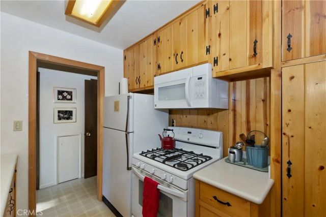 691 Cottage Grove Road, Lake Arrowhead, CA 92352