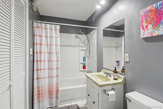 95 Dennison Street, Oxford Village, MI 48371