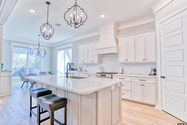 1882 Stonehaven Ct, Tyler, TX 75701