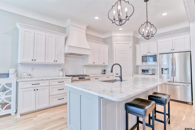 1882 Stonehaven Ct, Tyler, TX 75701