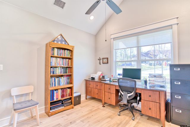 1882 Stonehaven Ct, Tyler, TX 75701