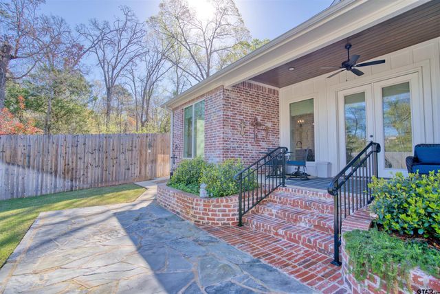 1882 Stonehaven Ct, Tyler, TX 75701