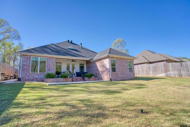 1882 Stonehaven Ct, Tyler, TX 75701