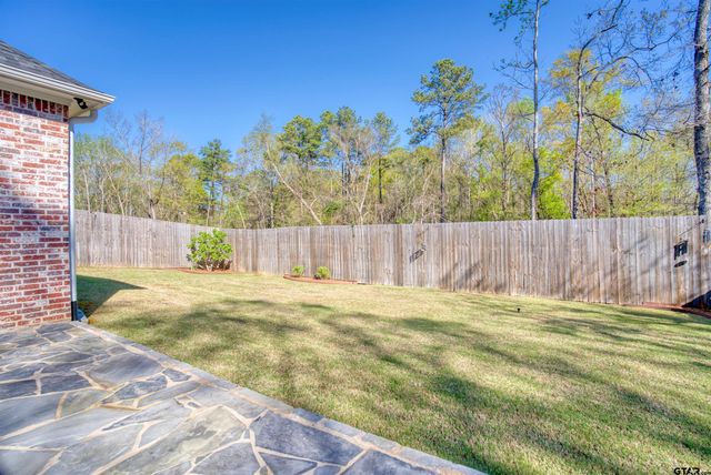 1882 Stonehaven Ct, Tyler, TX 75701