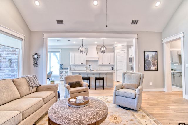 1882 Stonehaven Ct, Tyler, TX 75701